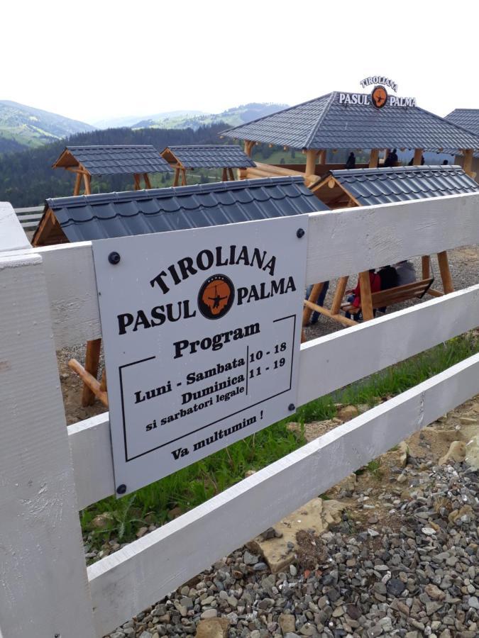 Pensiunea Casa Fierarul Din Bucovina Pensión Vatra Moldoviţei