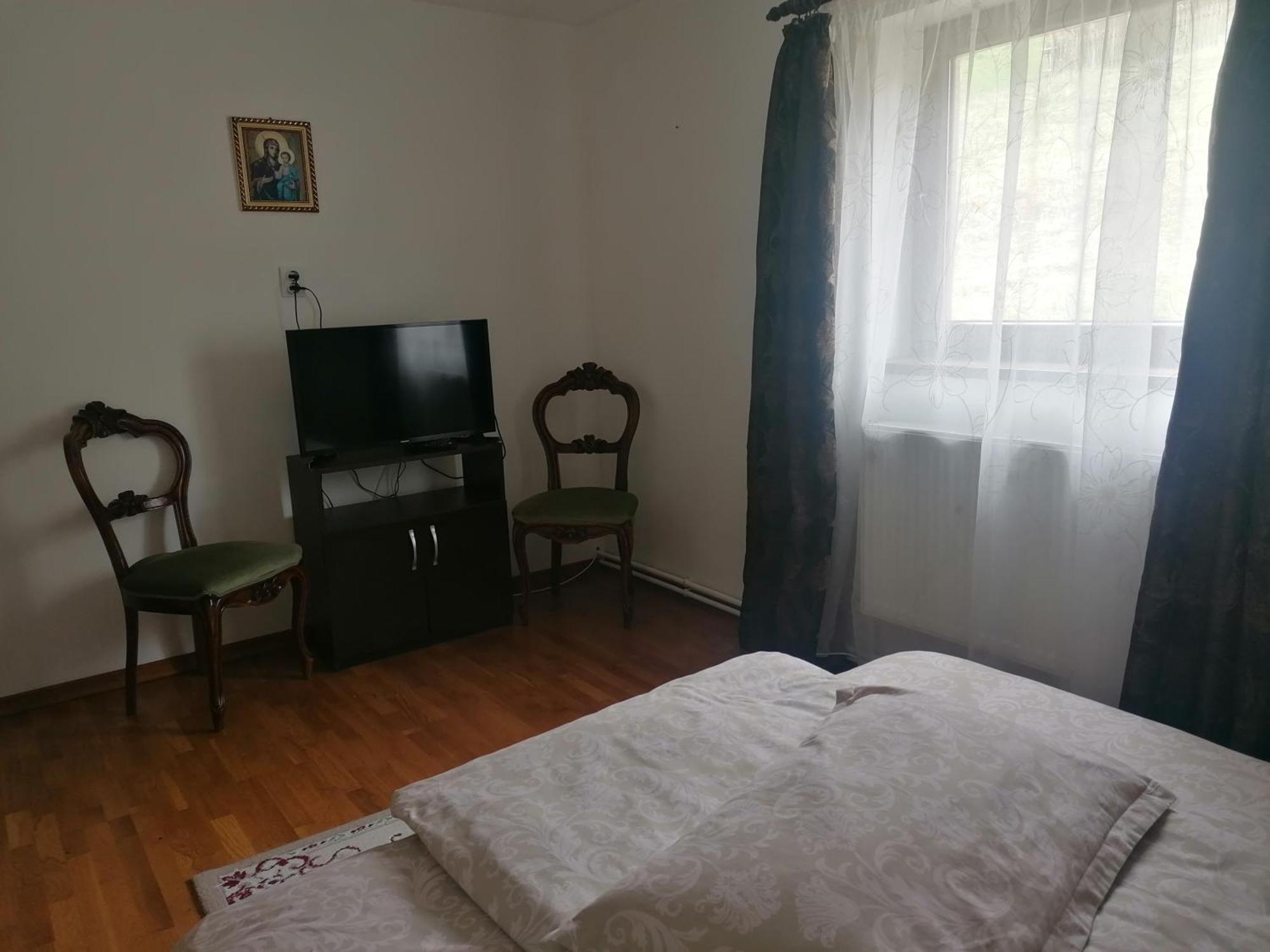 Pensiunea Casa Fierarul Din Bucovina בית הארחה